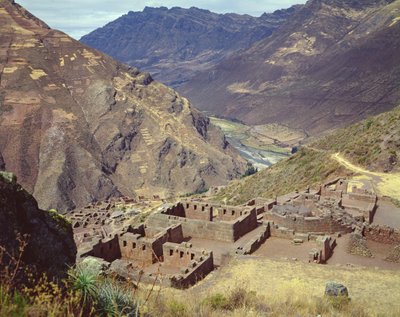 Temple buildings and Intihuatana by Incan